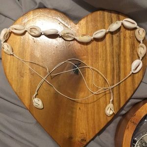 Shell choker necklace